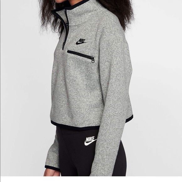 Nike Sweaters - Nike crop sweater